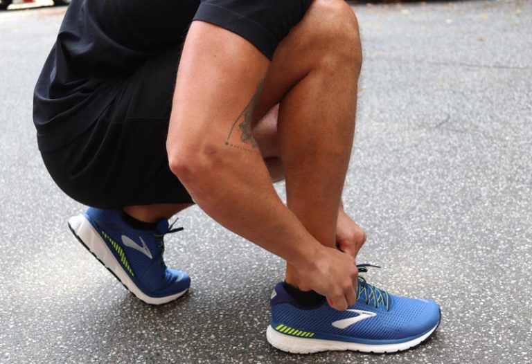 Die 5 besten Laufschuhe für breite Füße Zehenbox & Co.